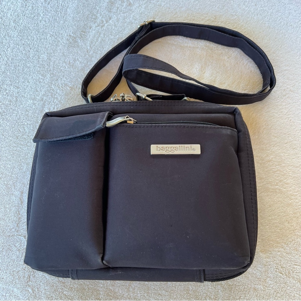 Baggallini Black 4 WAY CONVERTIBLE Fanny Pack Adjustable Strap Crossbody Bag - Picture 4 of 15